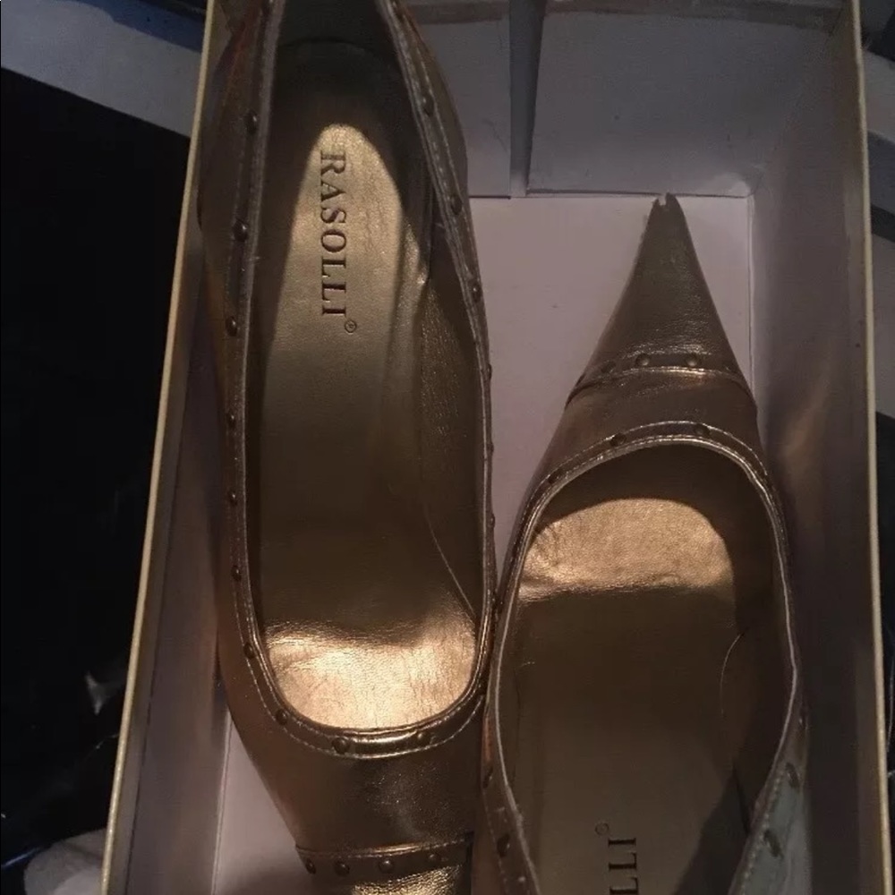 Rasolli Gold Pumps (Size 8.5)